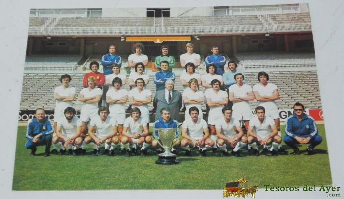 Postal Gigante Plantilla Del Real Madrid C De Futbol, Temporada 1976/77, Mide 21 X 14,5 Cms., Sin Circular, Foto Raul Cancio, Ed. Bergas, Mide 21 X 14,7 Cms.