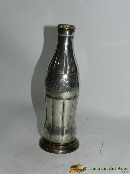 Botella Trofeo De Coca Cola, Realizada En Metal, Mide 21 Cms De Alto.