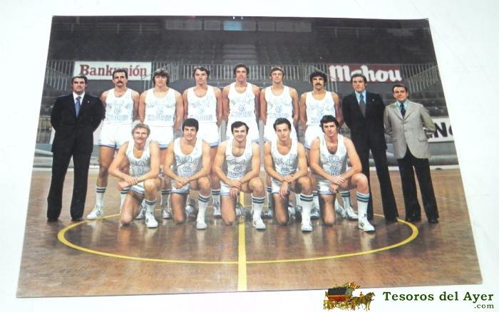 Fotografia Del Real Madrid De Baloncesto. Campeon Intercontinental De Baloncesto. A�o 1976 / 77, Ed. Bergas, Mide 20,8 X 14,8 Cms.