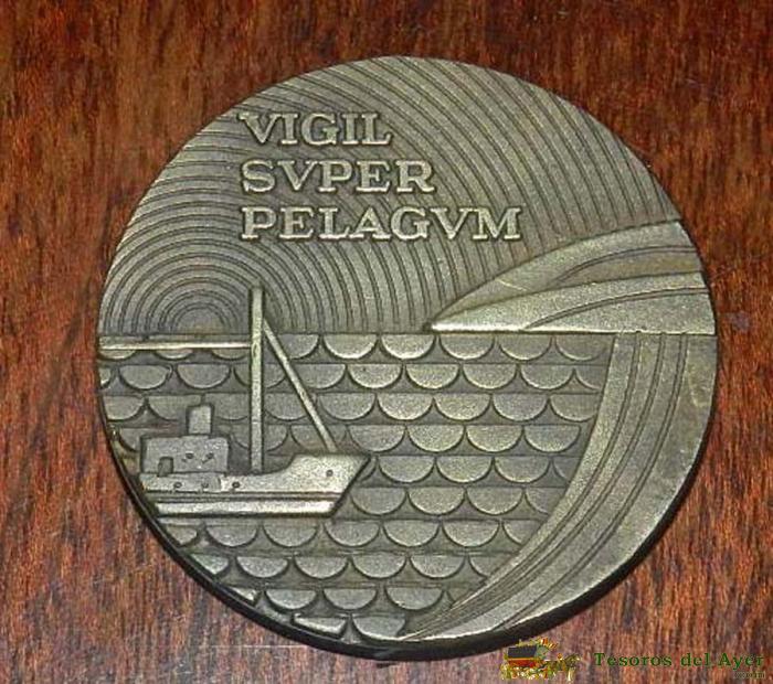 Medalla Original Del A�o 1977 De La Compa��a Telef�nica Nacional De Espa�a, Pesa 34 Gr. De Peso. Mide 4 Cms.