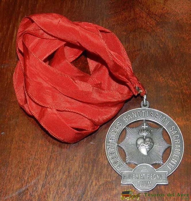 Medalla De Las Adoratrices Sanctissimi Sacramenti. Adveniat Regnum Tvvm. Medalla Met�lica De 5 X 5,90 Cm.