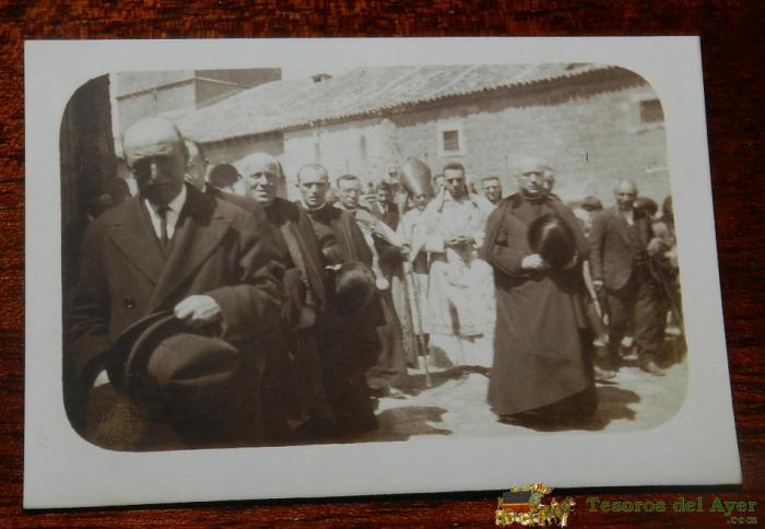 Fotografia De Villabragima, Valladolid, A�o 1926, Procesion De Semana Santa O Fiestas Patronales, Mide 8,5 X 6 Cms.