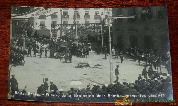 Foto Postal De Madrid. Alfonso Xiii. Bodas Reales. El Sitio Explosion De La Bomba Momentos Despues. Circulada. Ed. Ernesto Madrid.
