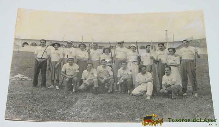 Antigua Foto Postal Del Equipo Catalan - I Campeonato De Espa�a De Tiro Con Arco - A�o 1950.