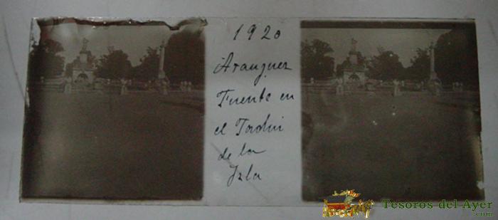 Antigua Fotografia Estereoscopica De Cristal - Aranjuez (madrid) - Fuente En El Jardin De La Isla - 1920 - Positivo - Mide 10,5 X 4,3 Cms.