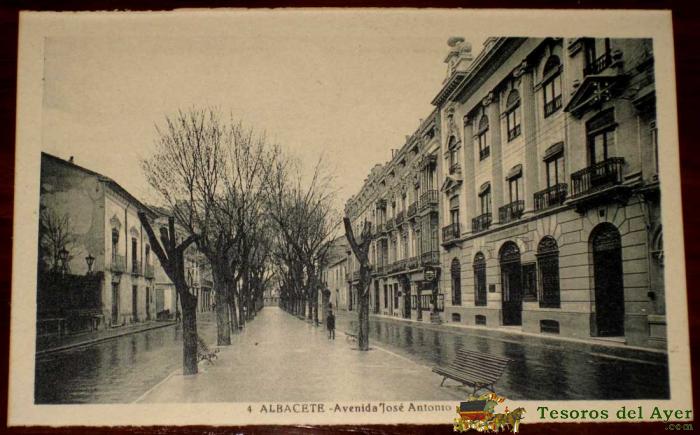 Antigua Postal De Albacete - Avenida De Jose Antonio - N� 4 - No Circulada - Ed. L. Roisin.