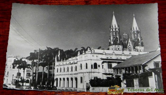 Antigua Foto Postal Guinea Ecuatorial Espa�ola - Santa Isabel - Palacio Episcopal Y Catedral - N. 75 - Foto H. Garcia - No Circulada.