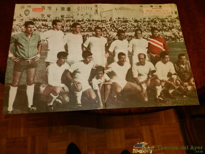 Antiguo Cartel O Poster Del Equipo De Futbol Real Jaen C.f. - Editado Por Semana. A�os 1960-61. Medidas 51,0 X 33,5 Cms