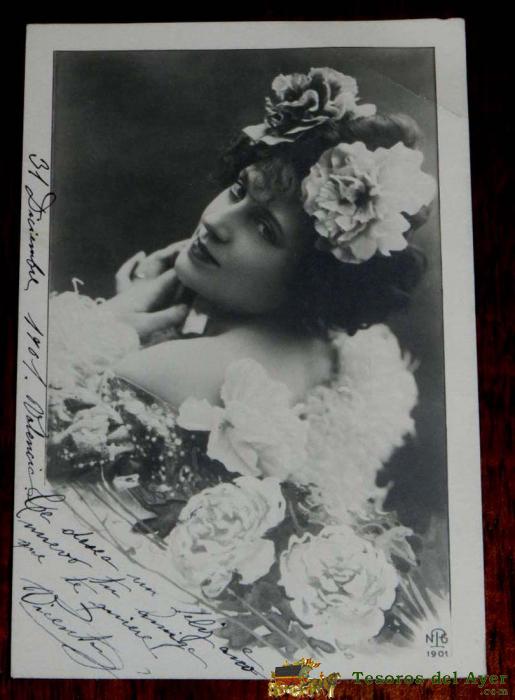 Antigua Foto Postal De Mujer Con Flores, Npg 1901, Modernista, Art Nouveau, Circulada En 1902, Sin Dividir