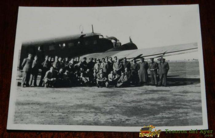 Antigua Foto Postal, Sahara, Radar, Militares Y Pilotos Al Lado De Un Avion En El Aerodromo Militar, No Circulada