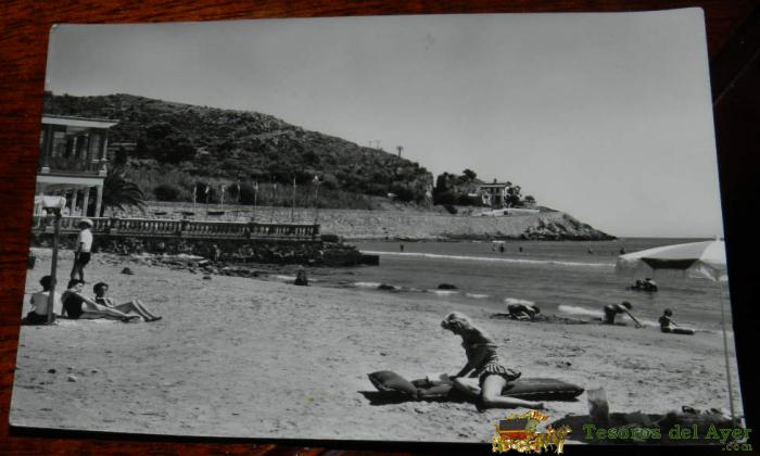 Antigua Foto Postal De Benicasim (castellon) Vista Parcial De La Playa, Ediciones Comas Aldea 11, Circulada