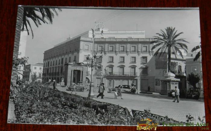 Antigua Foto Postal De Huelva, N. 9, Paseo De Jose Antonio, Ed. Garcia Garrabella, No Circulada.