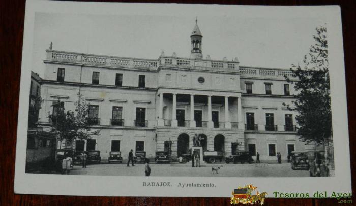 Antigua Postal De Badajoz, Ayuntamiento, Ed. M. Arribas, No Circulada.