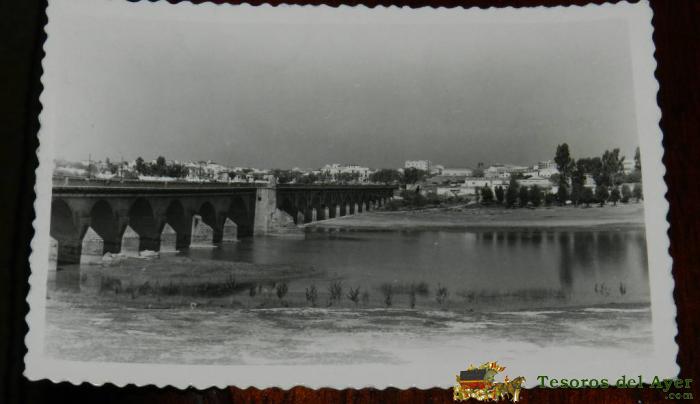 Antigua Foto Postal De Badajoz, Puente Romano Sobre El Rio Guadiana, N. 77, Ed. M. Arribas, Circulada.