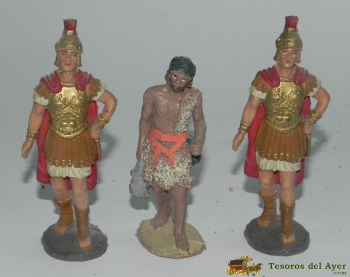 3 Antiguas Figuras De Belen De Plastico, Miden 9,5 Cms. De Altura, Atenerse A Las Fotografias Puestas. 