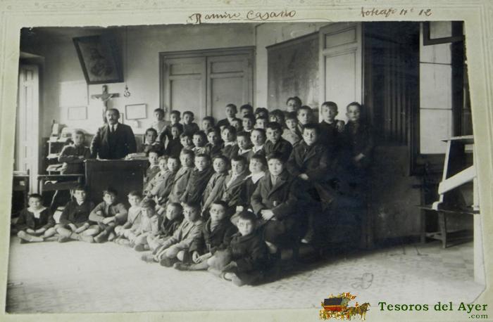 Antigua Fotografia De Una Clase De Ni�os Con Su Profesor En 1924, Mide 22 X 17,5 Cms. Incluido El Paspartout.