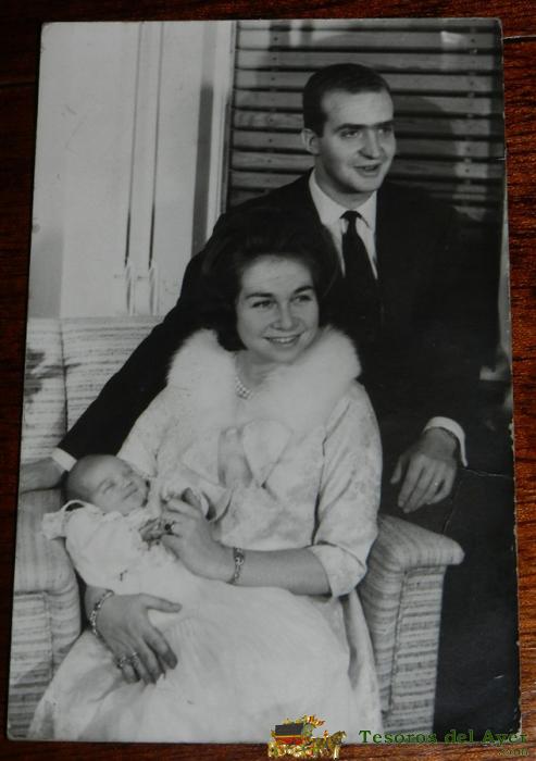 Antigua Fotografia De Juan Carlos I De Borb�n Y Do�a Sofia, Junto Con Su Primera Hija, 1962, Cuando Ambos Eran Todavia Principes, Mide 14 X 9 Cms.
