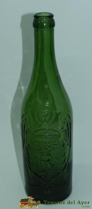 Antigua Botella De Vidrio Cerveza El Aguila, Escudo Y Letras En Relieve, Creo Que Es De 0,75 L. Mide 28 Cms De Alto.
