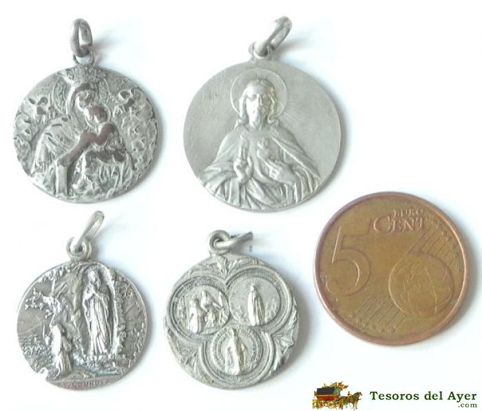 Antiguo Lote De 4 Medallas Religiosas De Las Que Algunas Son De Plata, Tal Como Se Ve En La Fotografia Puesta.