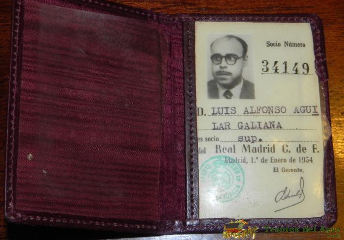 Antiguo Carnet Del Real Madrid, De Fecha 1 De Enero De 1954, Buen Estado De Conservacion.
