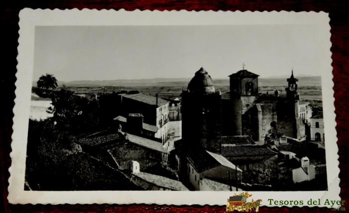 Foto Postal De Trujillo (c�ceres).- Torre Del Alfiler Y Vista Parcial, Ediciones M. Arribas 25, Sin Circular