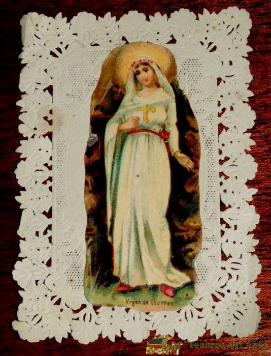 Antigua Estampa Sagrada Religiosa Calada De La Virgen De Lourdes, Con Publicidad De Fabrica De Chocolates La Espa�a - Buen Estado - Mide 10,2 X 7cms. Estampa Bordada, Calada, 