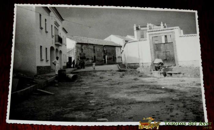 Fotografia De Arjona (jaen), Calle Sazn Diego, 1950 Aprox. Mide 17,58 X 11,6 Cms. Aprox. Fotografia Ortega. La Foto Que Se Ve No Hace Justicia A La Foto Original Que Se Vende.
