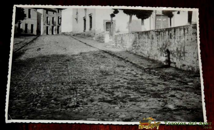Fotografia De Arjona (jaen), Plaza Peron, 1950 Aprox. Mide 17,58 X 11,6 Cms. Aprox. Fotografia Ortega. La Foto Que Se Ve No Hace Justicia A La Foto Original Que Se Vende.