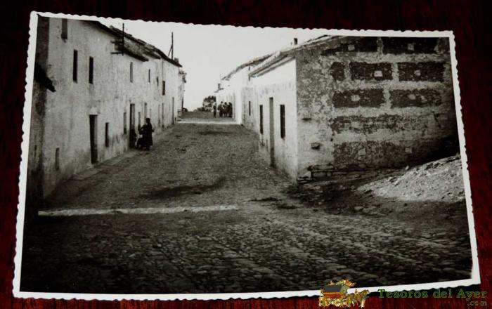 Fotografia De Arjona (jaen), Calle Cabera, 1950 Aprox. Mide 17,58 X 11,6 Cms. Aprox. Fotografia Ortega. La Foto Que Se Ve No Hace Justicia A La Foto Original Que Se Vende.