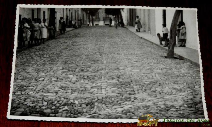 Fotografia De Arjona (jaen), Calle Martires, 1950 Aprox. Mide 17,58 X 11,6 Cms. Aprox. Fotografia Ortega. La Foto Que Se Ve No Hace Justicia A La Foto Original Que Se Vende.