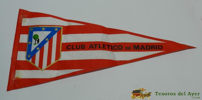 Bander�n De F�tbol. A�os 60 - 70. Club Atl�tico De Madrid. Mide 39 Cm.