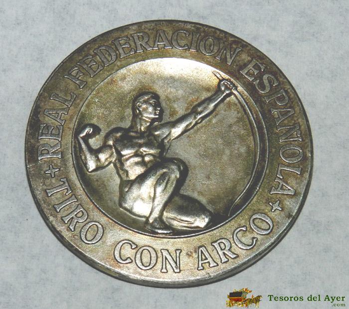 Medalla Deportiva De La Federaci�n Espa�ola De Tiro Con Arco, Mide 5 Cms De Diamertro.